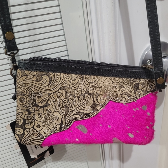 American Darling - Picture 2 of 5